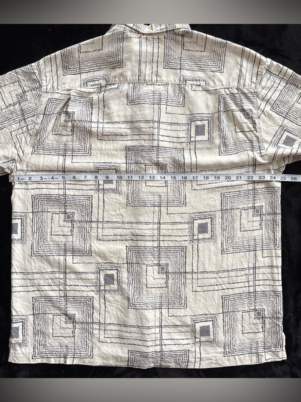 Tommy Bahama Camp Shirt Men’s Large Silk Beige Grey Geometric Print Button Up - Picture 5 of 5